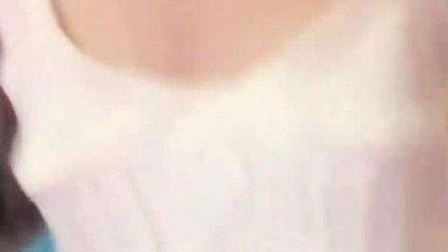 戶外主播小母狗很騷 網咖自慰勾引男生 調情口爆 結果小哥太廢 無奈自己廁所解決