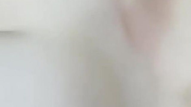 【北京随一のビッチ】美乳美人新入生女子学生がファンと青姦セックスして中出し