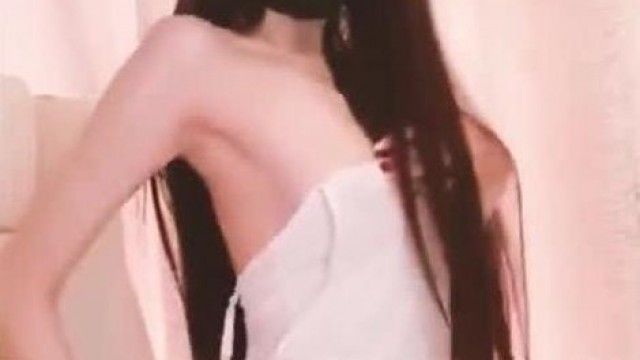 (August is not yet young) The beauty with the best figure masturbates with a dildo after dancing, and the white liquid overflows