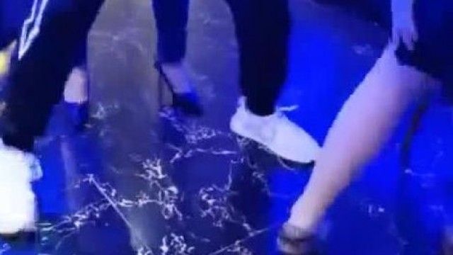 (寂寞泛滥的青春) KTV卫生间疯狂啪啪