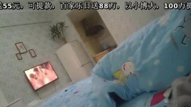 키가 큰 여고생을 아파트로 데려가 가장 편안한 섹스와 함께 젖은 축제를 보내세요!