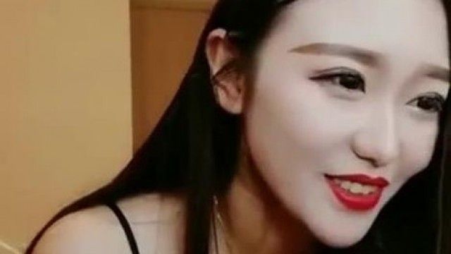 巨乳美女Yelanghuaの野生の刺青E乳娘！強い男の情熱的なセックス！