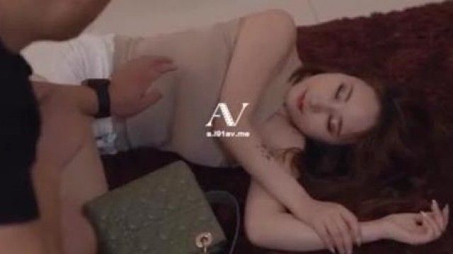 Domestic AV: The drunk neighbor accidentally walked into the wrong room. If he goes to the wrong room, let’s fuck him!
