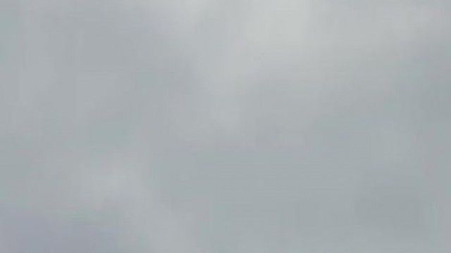 潮州野外売春！屋上で幸せな時間を過ごし、路上に立っている女の子がその上に座って揺れています〜