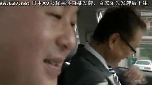 ザ・復讐映像 巨乳女子校生 殴られた。その殴った男のカノジョ『女子校生』にオヤジが中出し 青空小夏