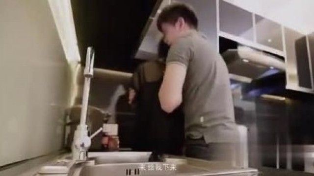 國產麻豆AV【送貨員強奸篇】寂寞少婦網購收貨 不料被送貨員強奸