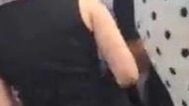 無肩黑長裙白鞋 達叔 街射