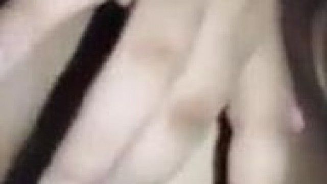 かわいい女の子が先生に犯されて狂ったように絶頂する