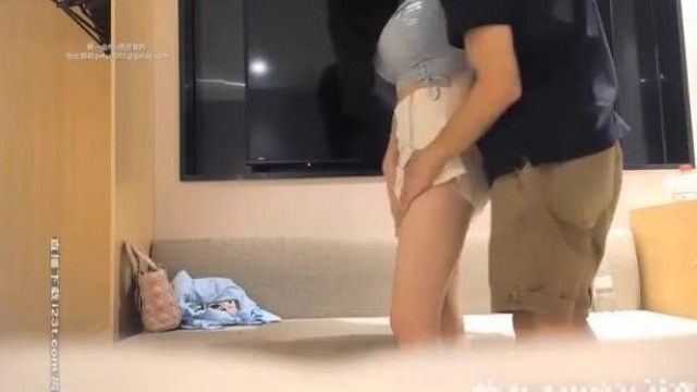 聲音跟長相都不錯的妹妹跟哥哥打情罵俏