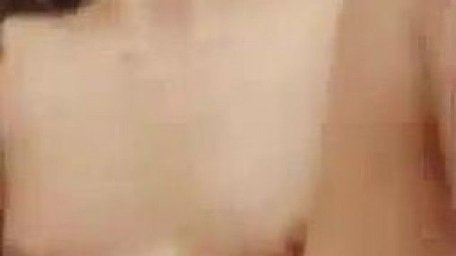 短髮美女同事不用戴套子可以直接射進去也沒關係