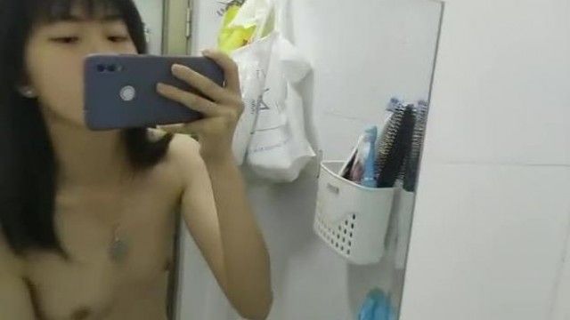 小さなふしだらな女