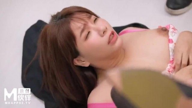 [마두미디어] MM-Qv9B OL 실수로 지하철에 탔고 여러 사람에게 성폭행 당했다 우멍멍
