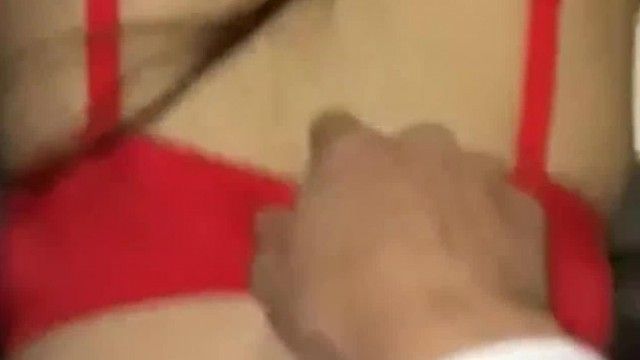 허난궈차오단(Henan Guo Chaodan)이 남자친구와 헤어진 후 섹스를 하는 셀카 영상이 쓰레기에게 노출되어 분노를 표출했다.