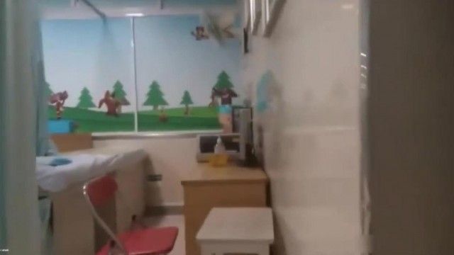 膽大包天妹暗藏攝影機TP人來人往的醫院女科室一波接一波的女子打屁股針