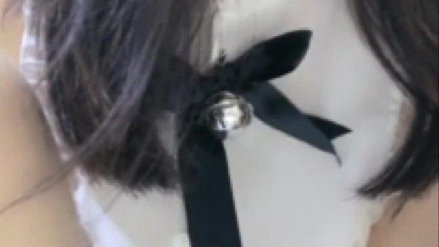 The sweet and good-looking girl Jiu'er masturbates with props. She opens her underwear and uses a massager to vibrate her pussy and insert it into her head. It's very tempting. Don't miss it if you like it.