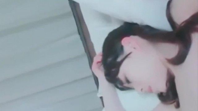Heavily paid hookup with super pink and beautiful pussy, the best lolita from a hygienic college, fucked without a condom in a lewd way, making white juice