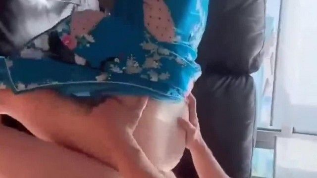 チャイナドレスを着た美人妻が恋人に電話しながら「私の喘ぎ声聞きたい？」とオナニーしながらセックスする姿はとても優しくて甘く聞こえ、3日目に彼女が自宅にセックスに来たのとのコントラスト。 ！