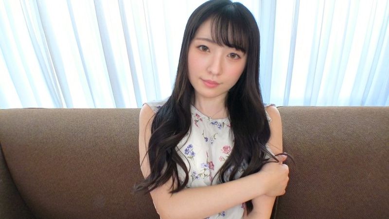 【清楚系？】AV女優に憧れてAV出演を決めた蕎麦屋店員のお姉さん。ツルツルでキレイで汚れを知らなそうな清楚系おま◯こに容赦なく極太肉棒が挿入されていく…… ネットでAV応募→AV体験撮影 1952 (美雲そら) 無修正