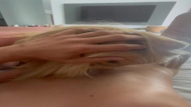 ポーランドの角質妻がペニスをしゃぶる