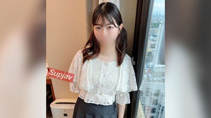 FC2PPV 4342408 皮肤白皙的女孩，19岁。与前地下偶像团体的人气成员进行原始中出性爱！当我们亲热时，她浑身湿透，并因意外的潮吹量而感到尴尬。敏感体质一插入就会融化！